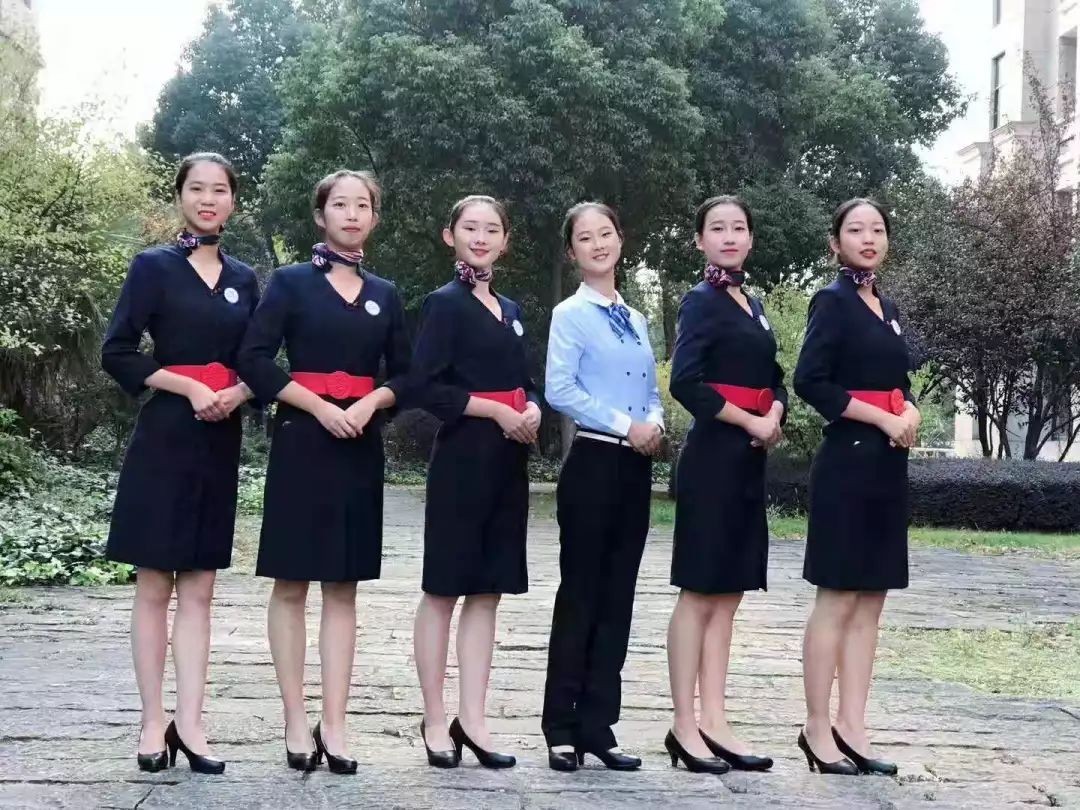 余姚技師學(xué)院(籌)2018學(xué)年學(xué)生會(huì)換屆選舉大會(huì)順利召開(kāi)，禮儀服務(wù)展現(xiàn)學(xué)子風(fēng)采