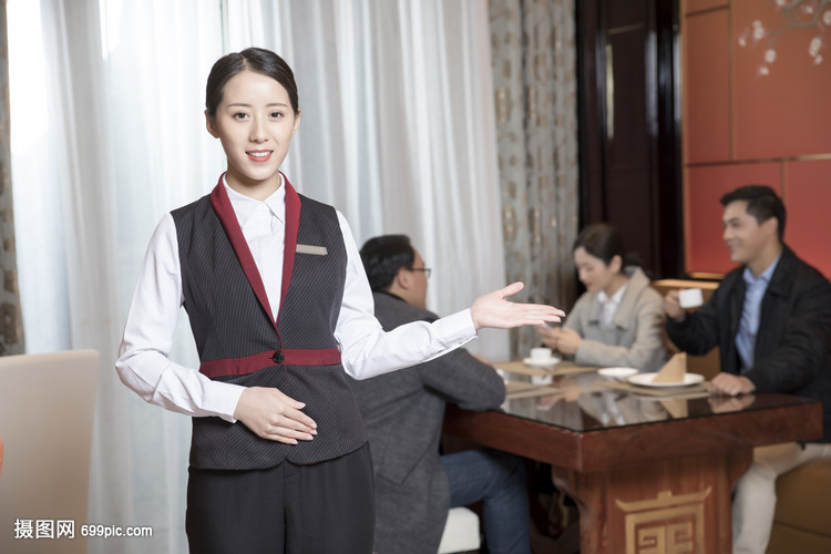 酒店服務(wù)員形象與禮儀服務(wù)的重要性與實踐